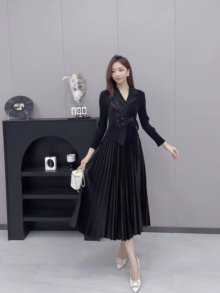 ĐẦM DẬP LY CỔ VEST KẾT HOA ĐÍNH ĐÁ D192